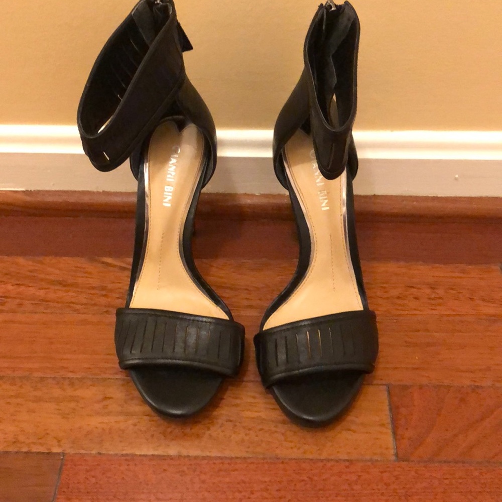 Gianni Bini open toe heels